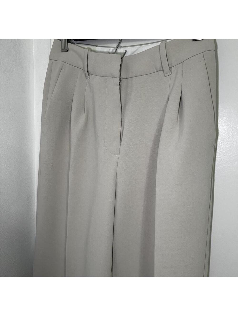 Aritzia The Effortless Pant - Crepette | Taupe | Size 4 Short / High Rise